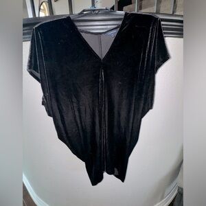 Black velvet top in 14/16, super soft short sleeve v neck dressy top